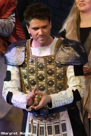 Mathias Edenborn als Gerold beim Schlussapplaus